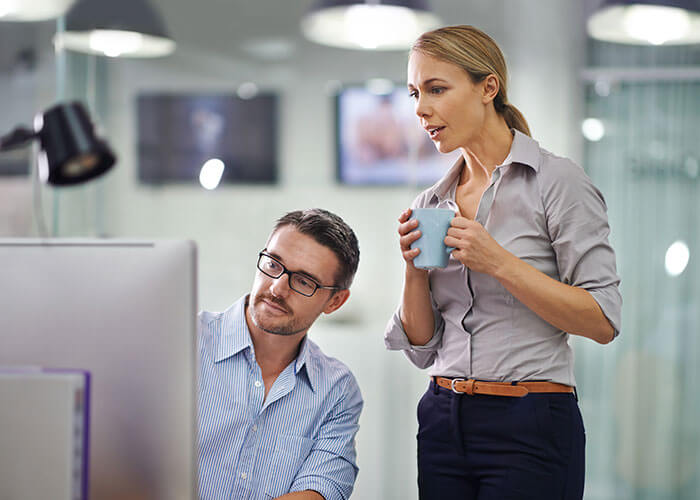 marketing-and-cx-leader-working-on-personlized-video-campaign-with-pirsonal